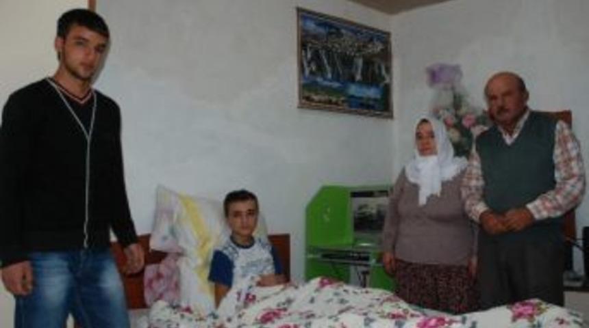 (&ouml;zel Haber) Cam Kemik Hastası İbrahim Yardım Bekliyor