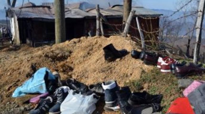 K&uuml;l Olan Evden Geriye 7 &Ccedil;ift Ayakkabı Kaldı