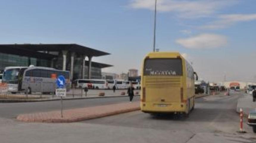 Kayseri Otogarında Otob&uuml;slerde Lastik Denetimi Yok