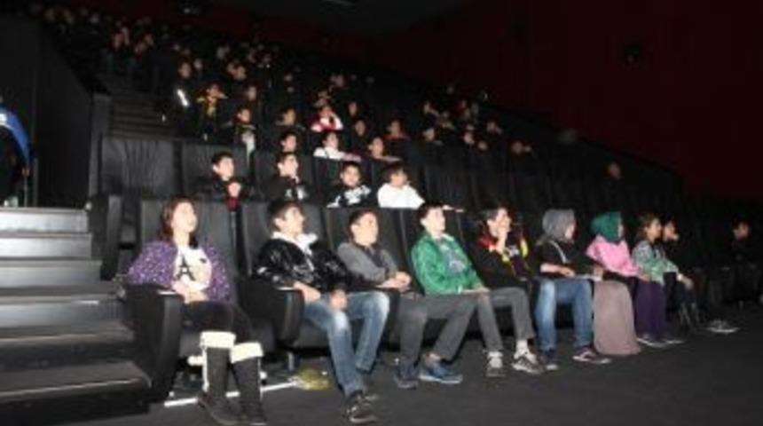 &ldquo;&ccedil;ocuk Gelin&rdquo; Sorununa Sinema Filmiyle Dikkat &Ccedil;ekildi