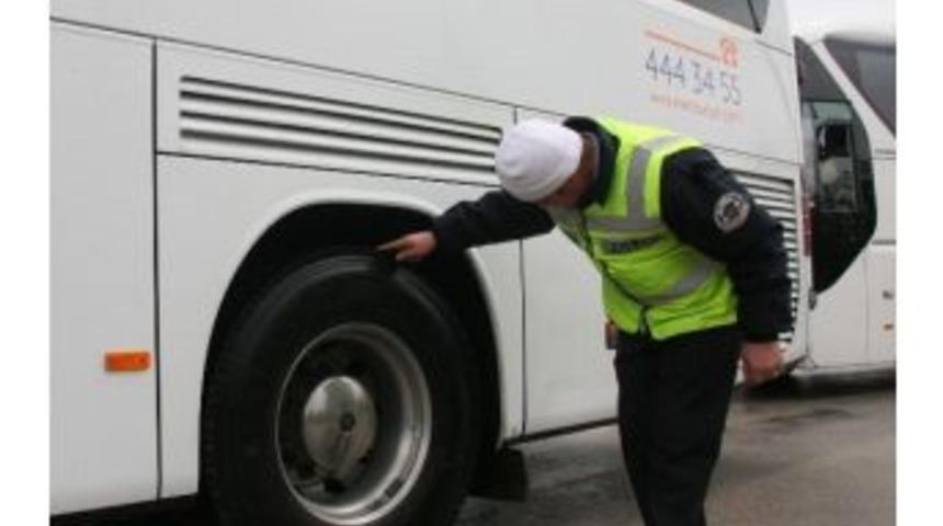 Mevzuat Sadece Arka Lastikleri Kapsıyor Otob&uuml;s S&uuml;r&uuml;c&uuml;leri Silinmiş &Ouml;n Lastikleri Umursamıyor