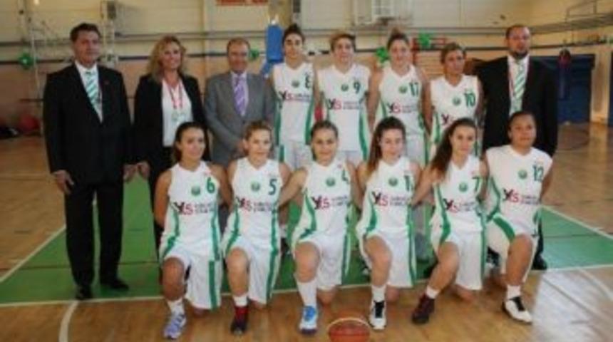 Urla Belediye Bayan Basketbol Takımı Fark Yedi