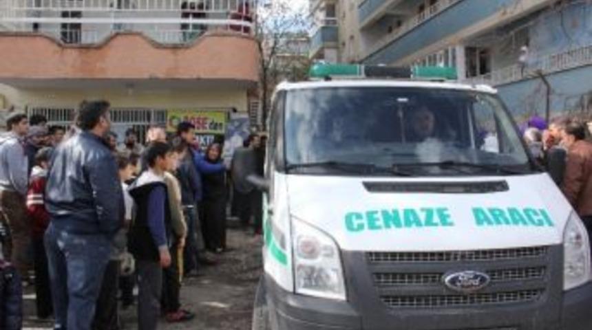 Bor&ccedil;ları Y&uuml;z&uuml;nden İntihar Etti