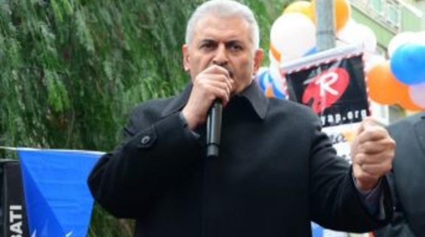 Yıldırım: "izmir B&uuml;y&uuml;k Bir K&ouml;ye D&ouml;n&uuml;şt&uuml;"