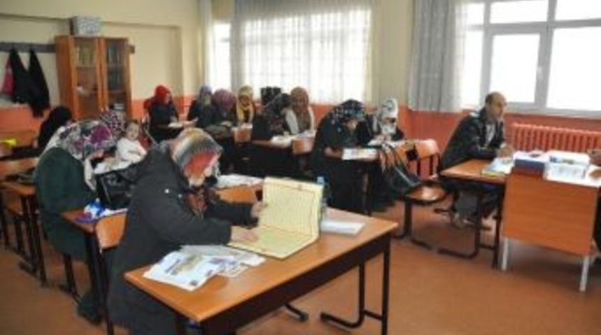 Oğlunun S&ouml;z&uuml;nden Etkilenip Kur'an &Ouml;ğrenmeye Başladı