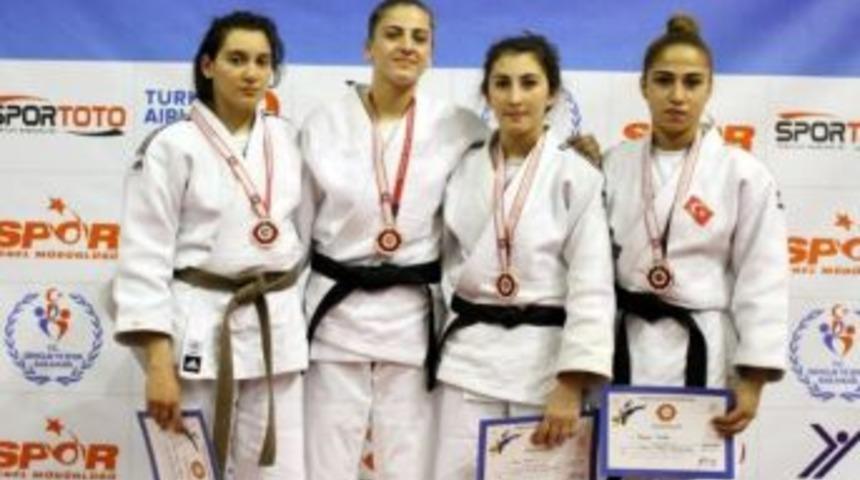 İhlas Koleji &Ouml;ğrencisi T&uuml;rkiye 3.&rsquo;s&uuml; Oldu