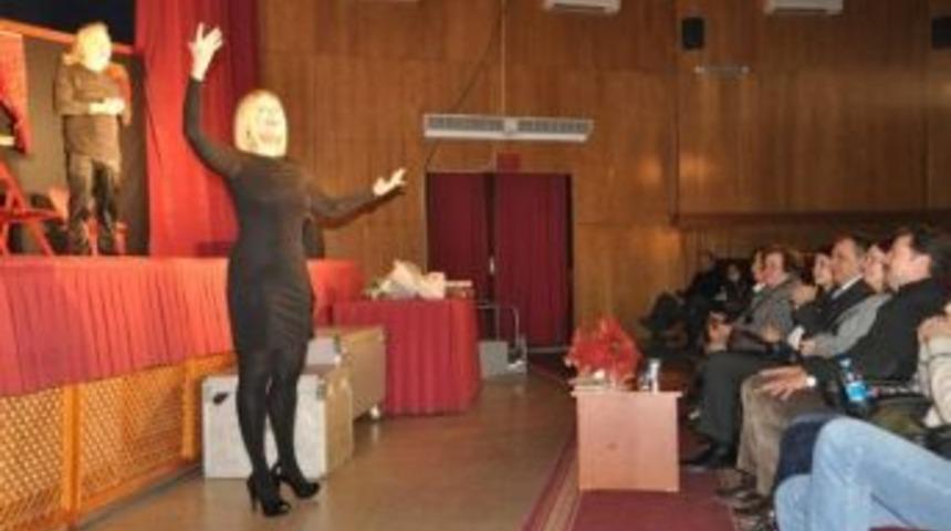 Tekirdağ&rsquo; Da Oynanan 'yoksa Oyuna Mı Geldik' Ayakta Alkışlandı