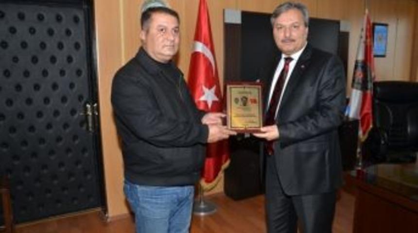 Tekirdağ Emniyeti'nde Emekliye Ayrılan Personele Plaket Verildi