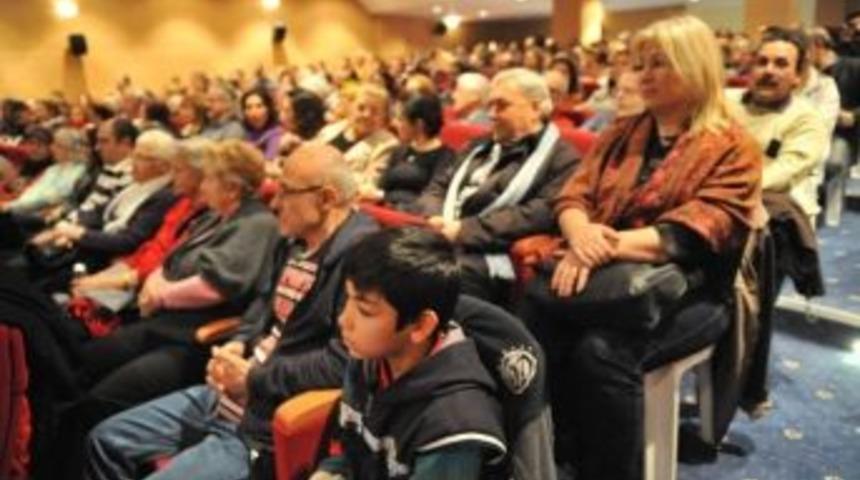 &ldquo;i&ccedil;erdekiler&rdquo; Buca'da Ayakta Alkışlandı