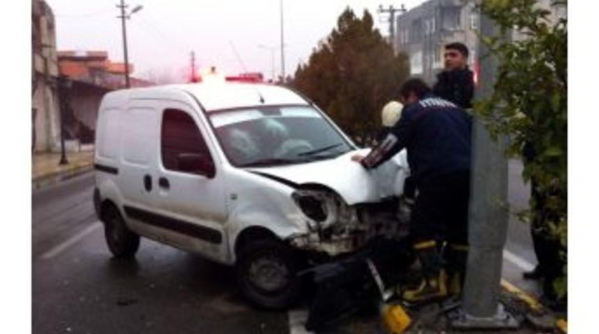 Otomobiller &Ccedil;arpıştı: 2 Yaralı