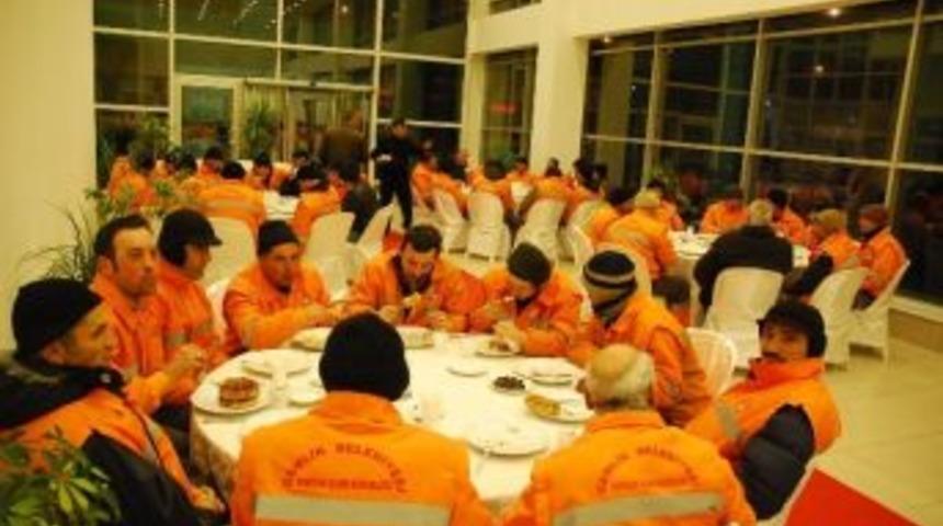 Başkandan Temizlik İş&ccedil;ilerine Moral