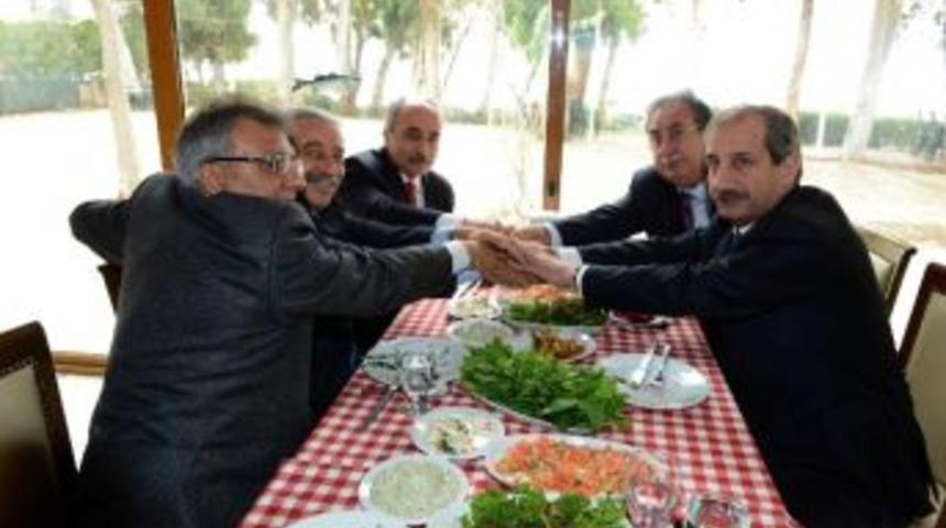 &Ouml;zcan Ve Gen&ccedil; Kırgınlığa Nokta Koydu