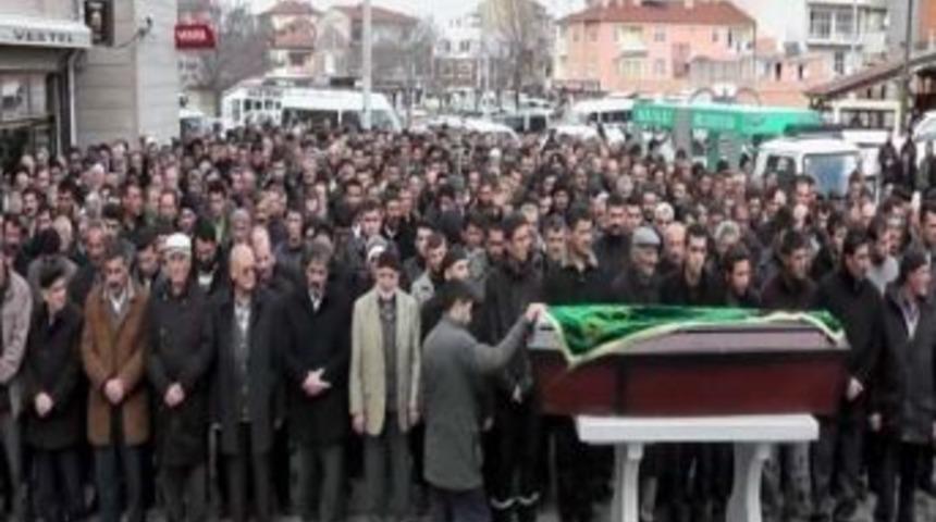 Otob&uuml;s Kazasında Hayatını Kaybeden Muhtar Toprağa Verildi