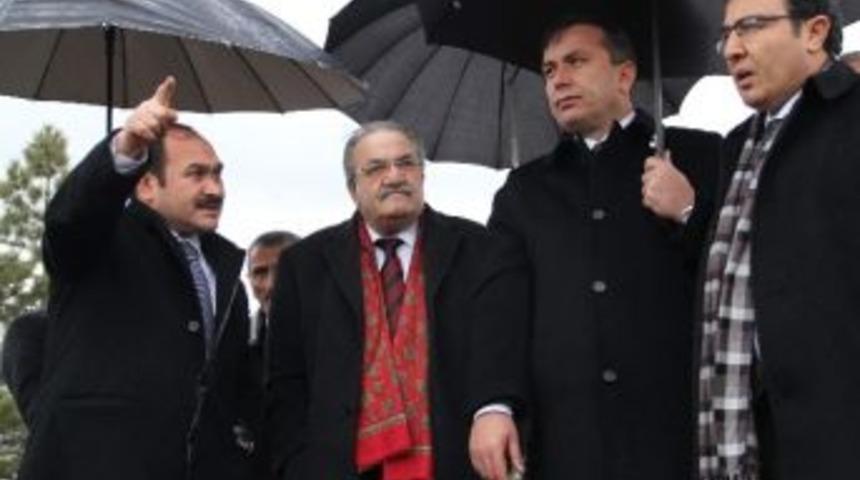 Alaca Kabuğunu Kırıyor