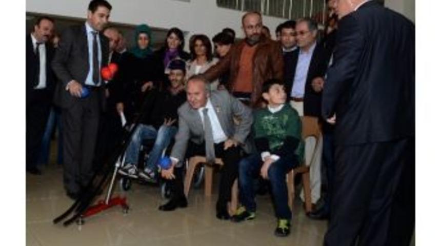 56 Engelli Vatandaşa Tekerlekli Sandalye Dağıtıldı