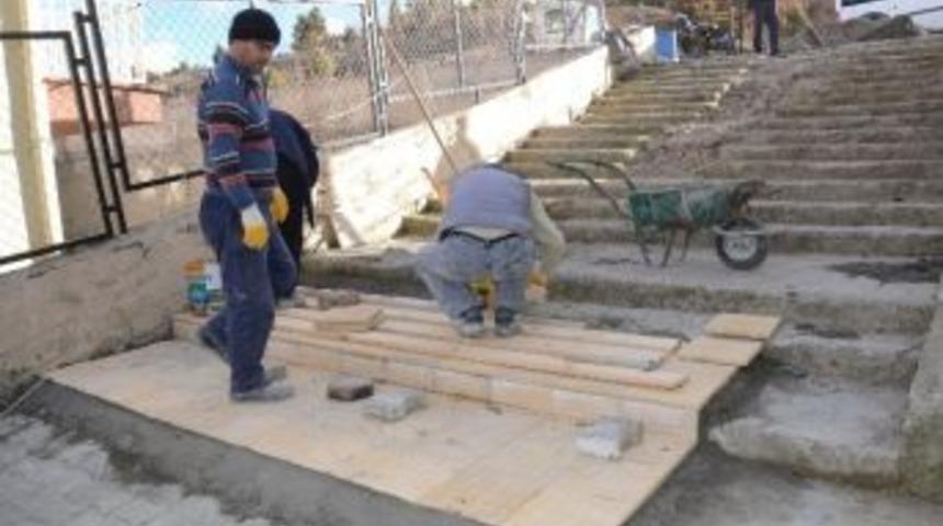 1023 Sokak Merdivenleri Yenileniyor