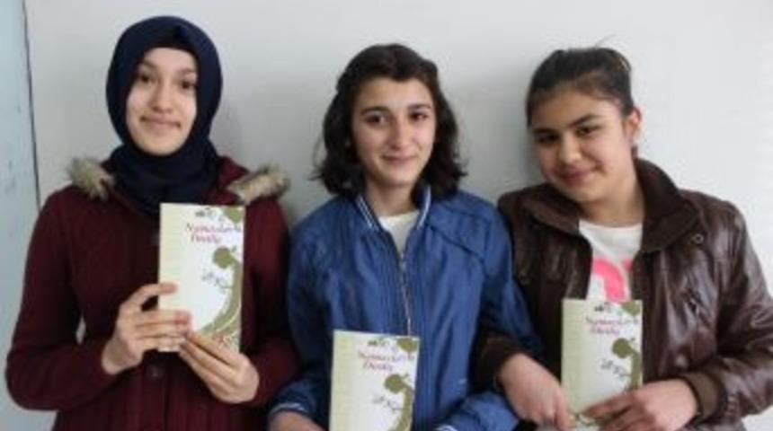 Yerk&ouml;y&rsquo;de &Ouml;ğrencilere &ldquo;namazla Diriliş&rdquo; Kitabı Hediye Edildi