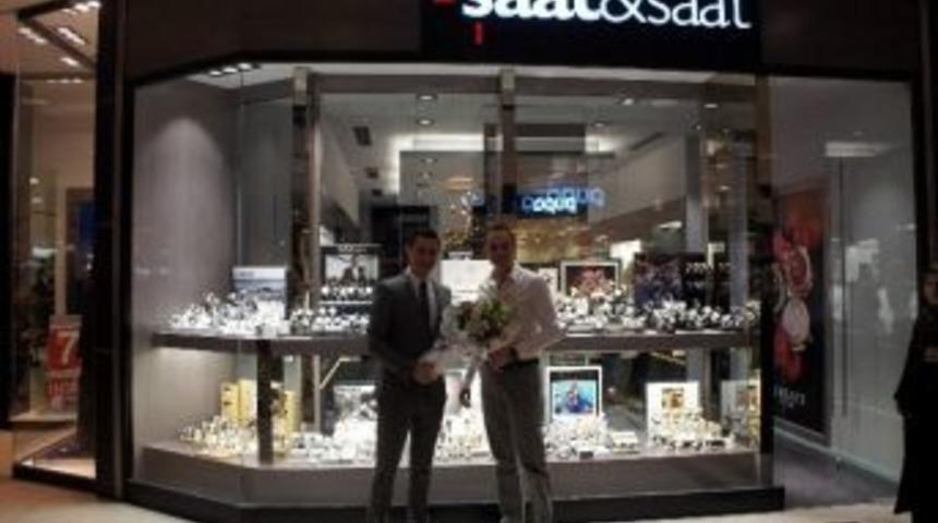 Saat&saat Yenilenen Y&uuml;z&uuml; İle Espark&rsquo;ta M&uuml;şterilerini Bekliyor