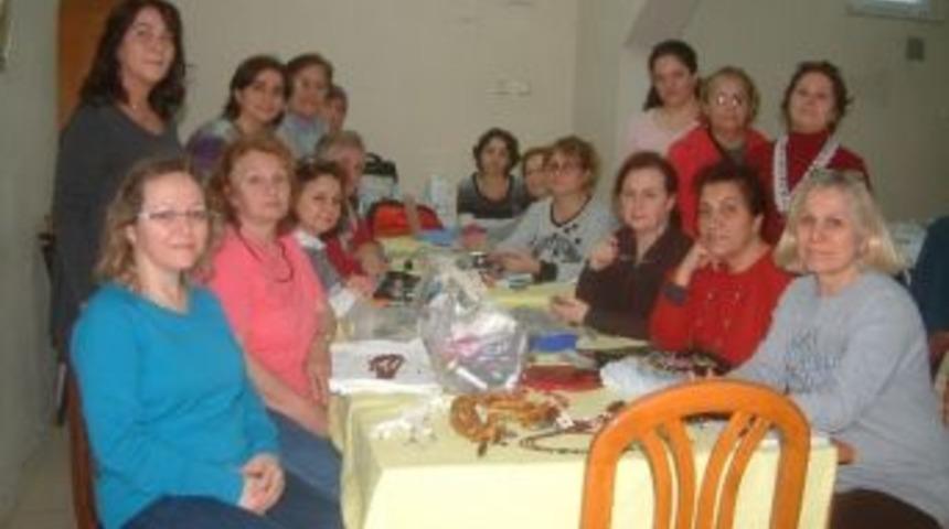 Burhaniye&rsquo;de Kurslar Kadınları &Uuml;retici Yaptı