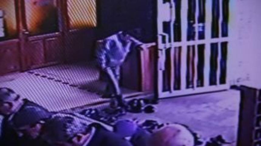 Ayakkabı Hırsızlığı G&uuml;venlik Kamerasında