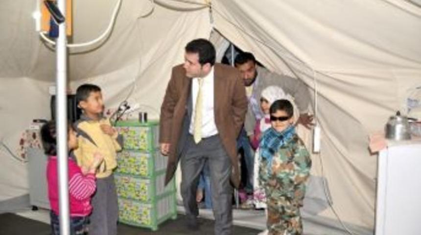 Kaymakam, Çadır Kentte Aileleri Ziyeret Etti