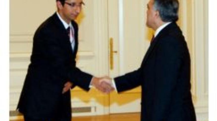 Gazete Sahibi İntihar Etti