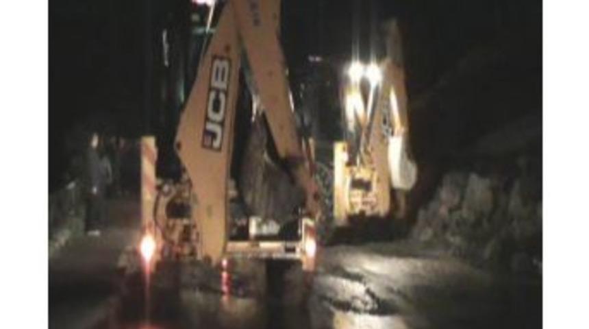 Marmaris İçmeler Yolunda Heyelan Yolu Kapattı