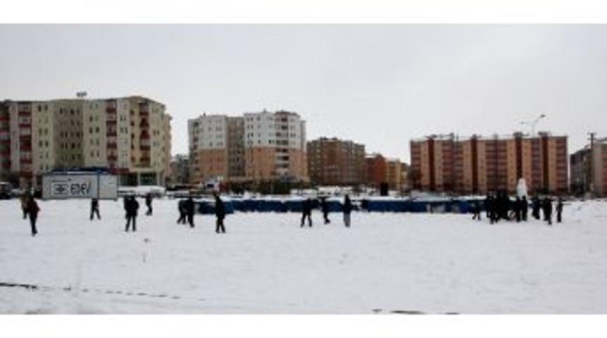 Erzurum&rsquo;da Karın Keyfini &Ccedil;ocuklar &Ccedil;ıkardı