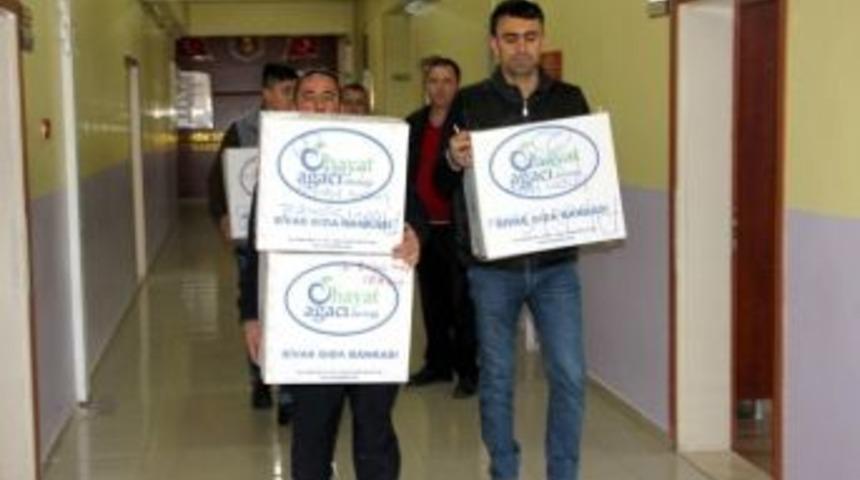 Hayat Ağacı Derneği Kazakları Teslim Etti