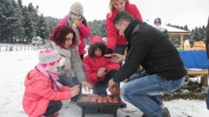 Kar Üzerinde Mangal Keyfi