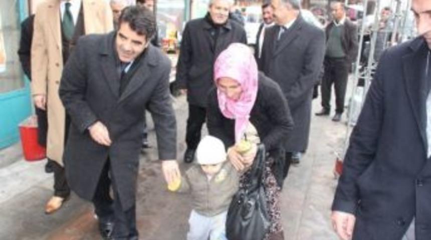 Kars Belediye Başkanı Ak Parti Milletvekilleriyle Birlikte Esnafı Ziyaret Etti