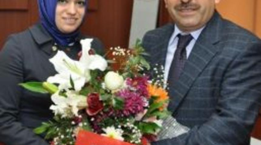 &Ouml;ğrenciler Başkan Karabacak'ı Ziyaret Etti