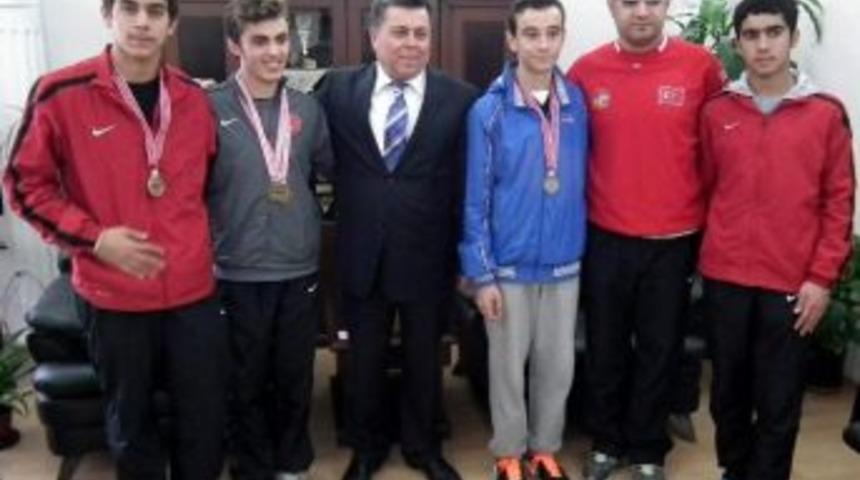 Aydınlı Sporcular D&ouml;rt Madalya İle D&ouml;nd&uuml;