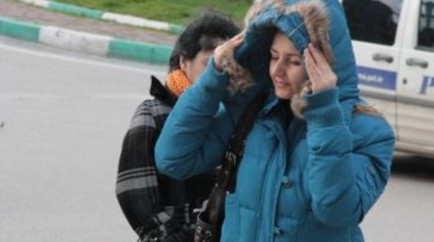 Lodos Bursa'da Vatandaşları U&ccedil;urdu