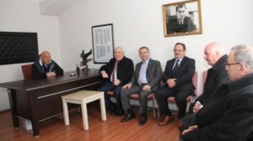 Başkan Altınok &Ouml;z, Kartal Berberler Odası Kongresi'ne Katıldı