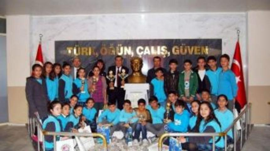 Başkan Yılmaz, Kros İl Birincilerini &Ouml;d&uuml;llendirdi