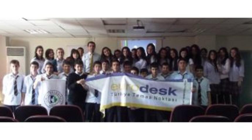 Gen&ccedil;-iz Gen&ccedil;lere Rehber Oluyor