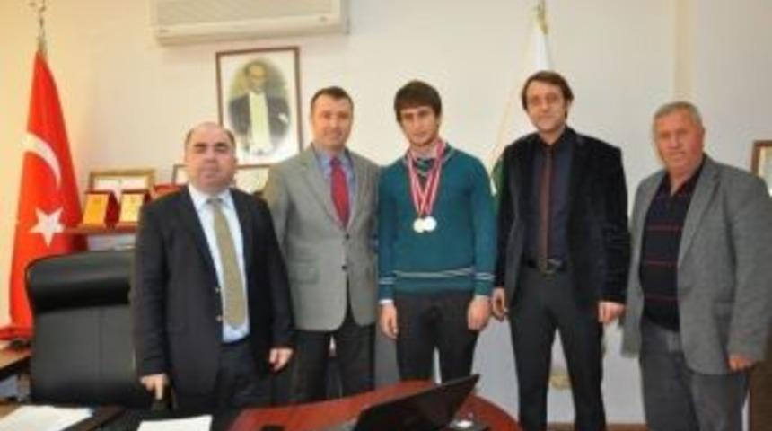 Başarılı G&uuml;reş&ccedil;iye &Ouml;d&uuml;l