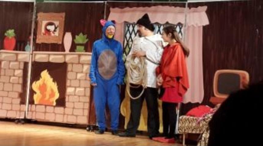 23 Nisanlı &Ccedil;ocuklara Karne Hediyesi