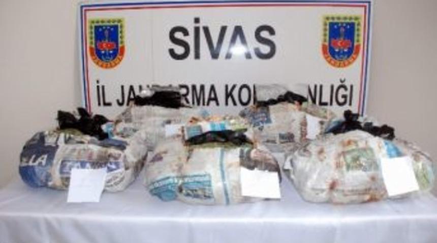 G&uuml;r&uuml;n&rsquo;de 8 Bin 150 Paket Ka&ccedil;ak Sigara Ele Ge&ccedil;irildi