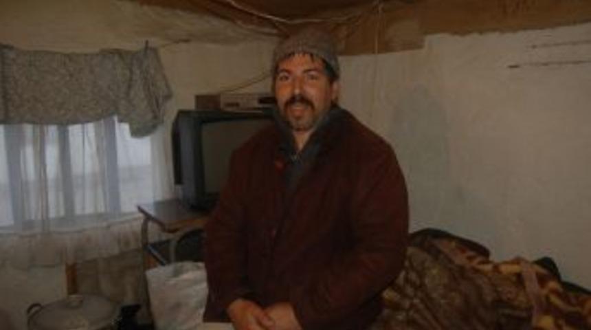 3 Metrekarelik Evde Hayatta Kalma M&uuml;cadelesi