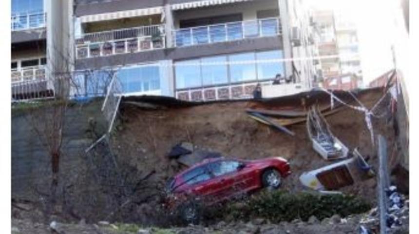 İzmir Bir Facianın Eşiğinden D&ouml;nd&uuml;