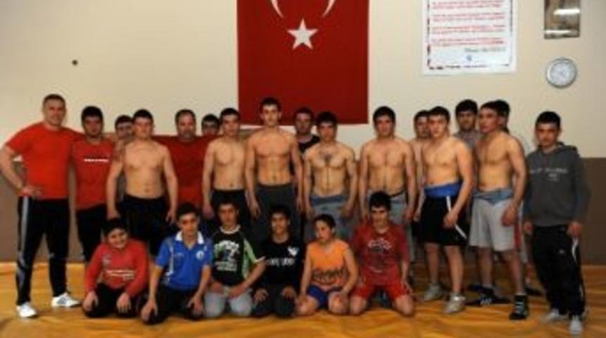 B&uuml;y&uuml;kşehir&rsquo;in G&uuml;reş&ccedil;ileri Minderi Alt &Uuml;st Etti