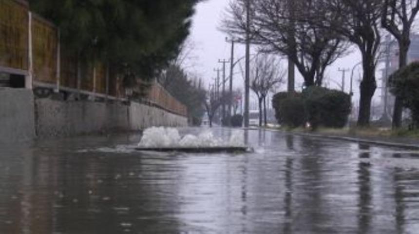 Sağanak Yağış Trafiği Aksattı