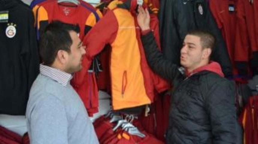 Galatasaray Store Tır'ı Kula'da