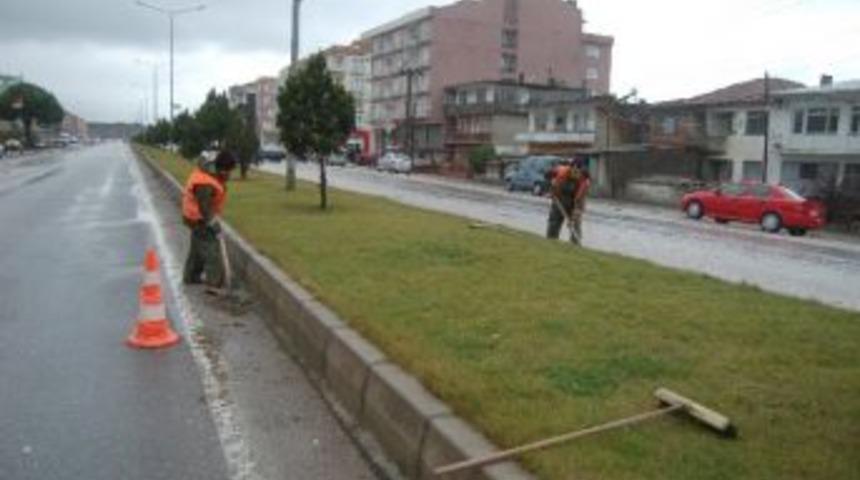 Belediye Ekipleri Kara Yollarını Temizliyor