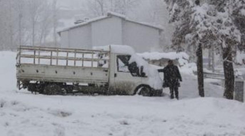 Başkale&rsquo;de Kar Hayatı Fel&ccedil; Etti