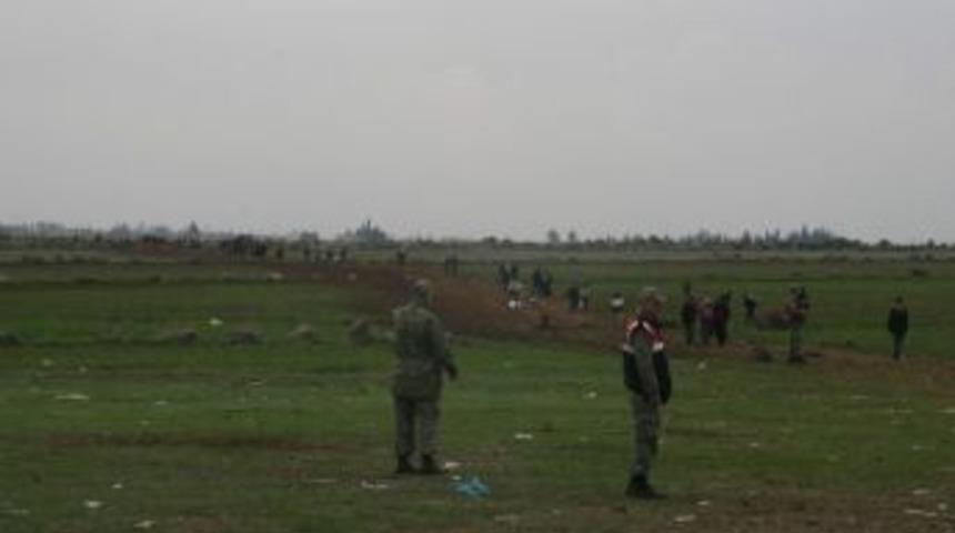 Işid'in T&uuml;rkmen K&ouml;ylerine Saldırması Nedeniyle, T&uuml;rkmenler Sınıra Akın Etti