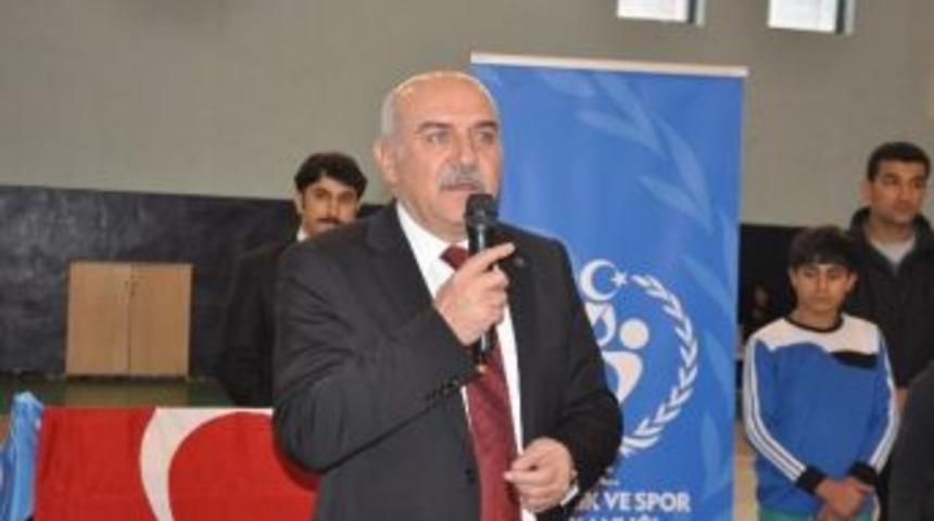 Şırnak Valisi Hasan İpek&rsquo;ten Amat&ouml;r Spor Kul&uuml;plerine Destek