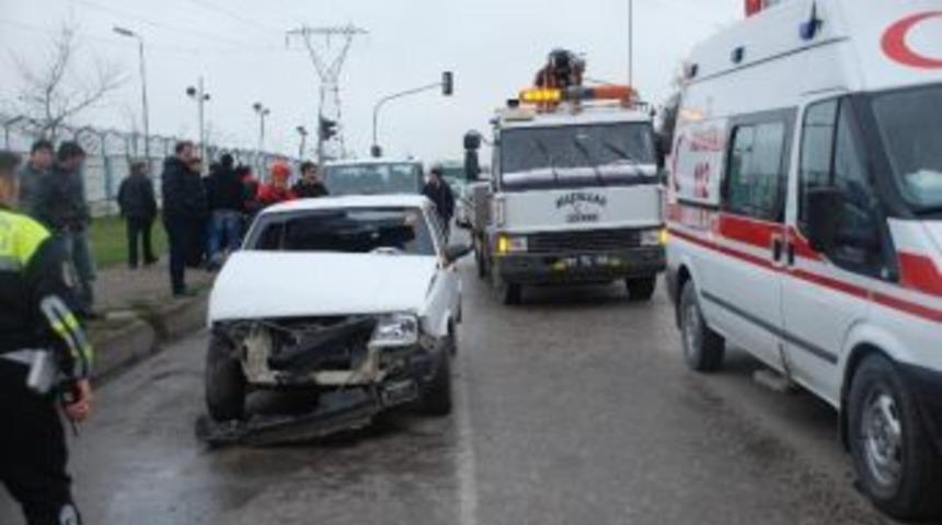 Kazada Yaralanan Babaannesinin Y&uuml;z&uuml;ndeki Kanları Temizledi